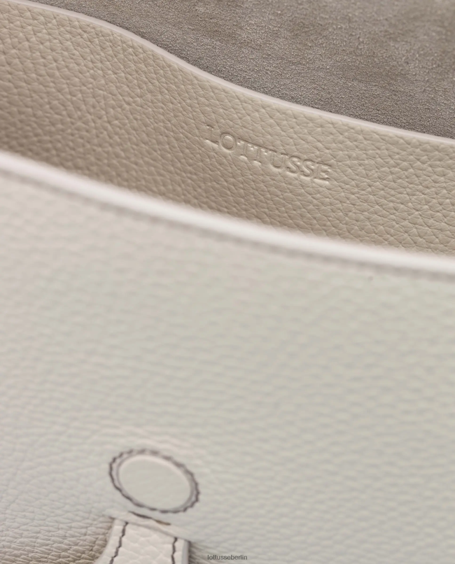 Lottusse Frauen Talaia-Tasche aus genarbtem Kalbsleder mit Griff oben 22LP0324 cremefarben Zubehör